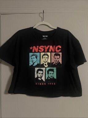 Black Graphic NSYNC Cropped T‑Shirt — Size XL